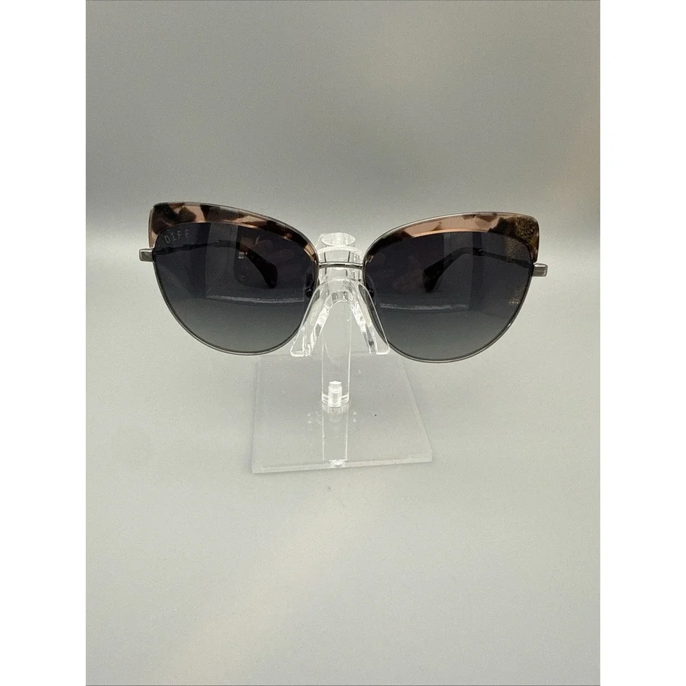 DIFF Eyewear 